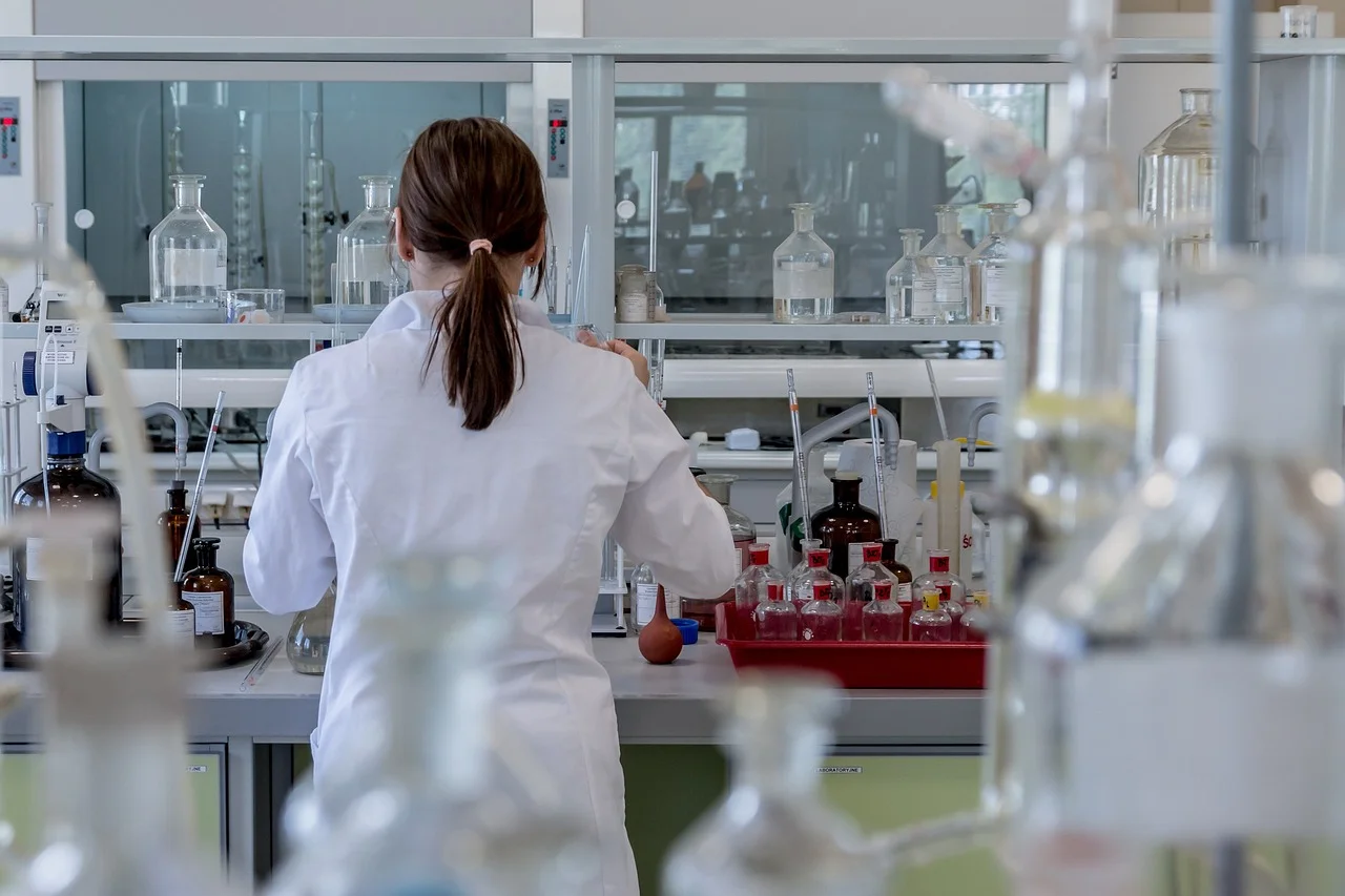 Flebologia w praktyce: jak leczyć żylaki i szczelinę odbytu
