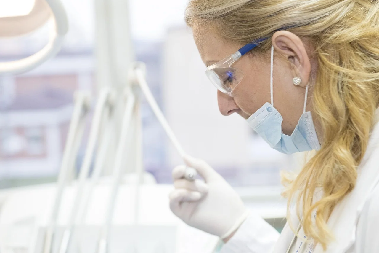 Cennik stomatologiczny w Poznaniu: przystępne ceny i dentysta dla dzieci